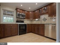 Building Photo - 384 Walnut Ln