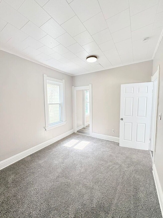 Building Photo - 2552 Foraker Ave