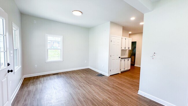 Building Photo - Charming Cape Cod in Columbus | 3BR, Updat...