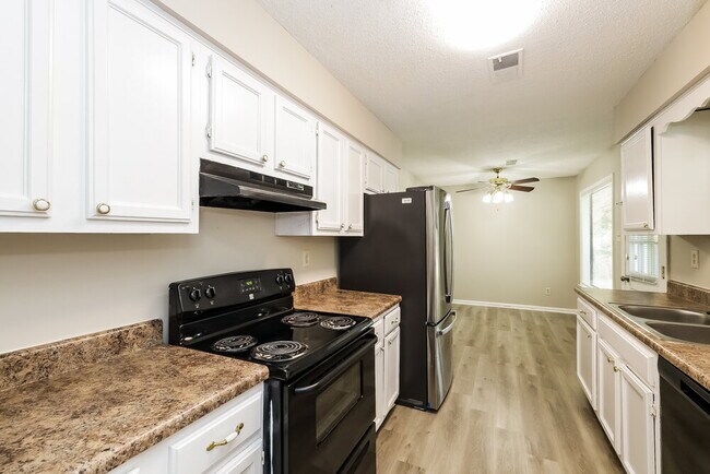 Building Photo - 8280 Shallow Rock Cove