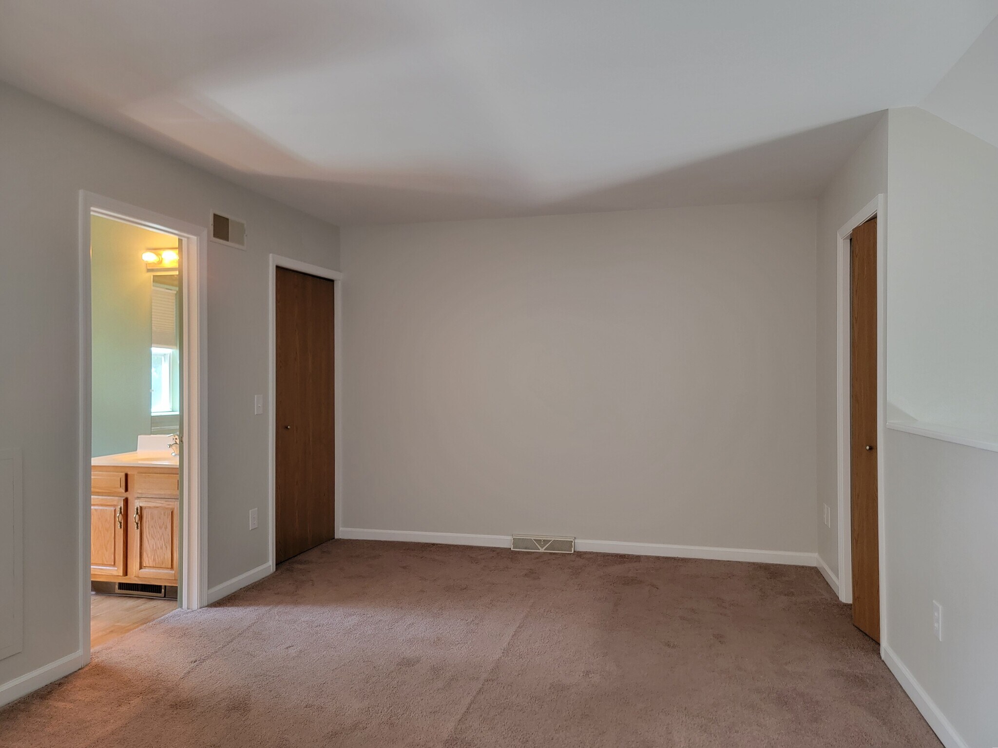 Building Photo - 15 Westpointe Dr