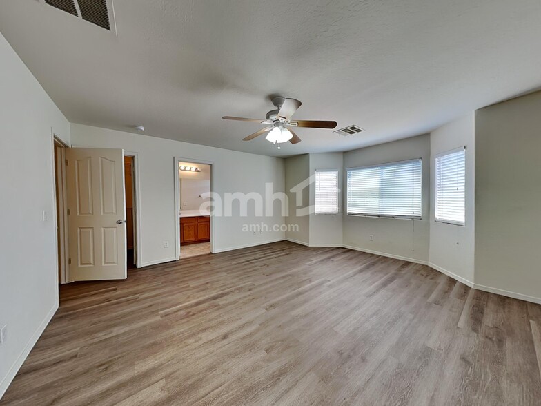 Building Photo - 11635 W Retheford Rd