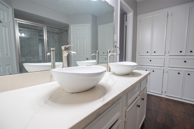 Building Photo - 13314 Ravensway Dr