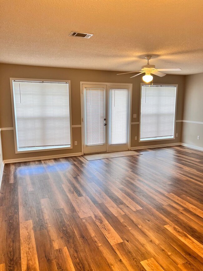 Building Photo - 118 N Spring View Dr