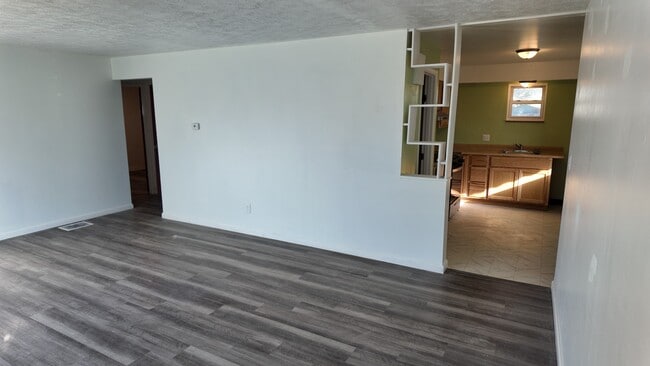 Building Photo - 2660 Sandhurst Dr