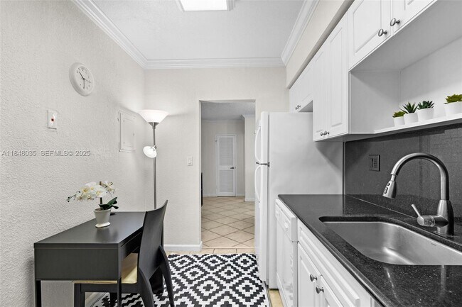 Building Photo - 2501 S Ocean Dr