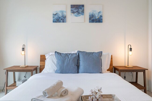 Building Photo - 4453 Aurora Ave N