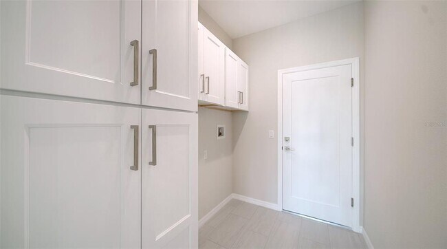 Building Photo - 6227 Tropicaire Blvd