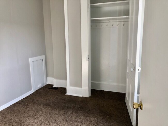 Building Photo - 548 E Pearl St