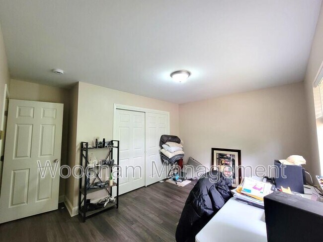 Building Photo - 306 Golden Valley Dr