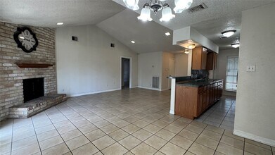 Building Photo - 10942 Dunvegan Way
