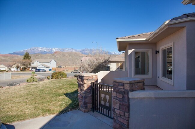 Building Photo - 3 Bedroom Single-Family Home in Central Hu...
