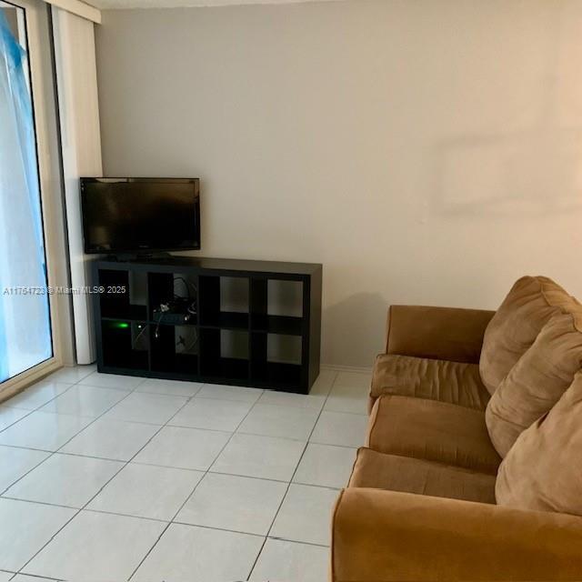 Building Photo - 2030 S Ocean Dr