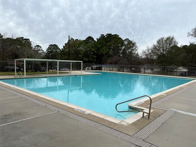 Building Photo - 11595 Persimmon St