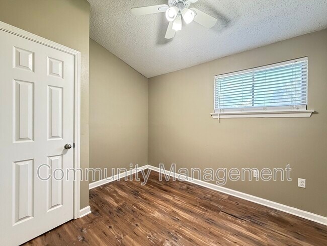 Building Photo - 1442 Clinton Dr