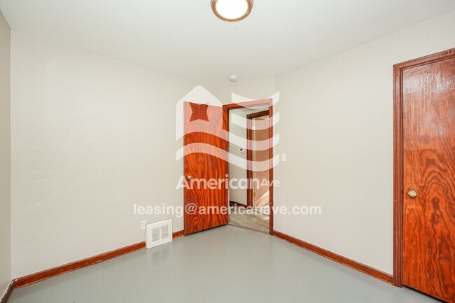 Building Photo - 158 Hawk Ave