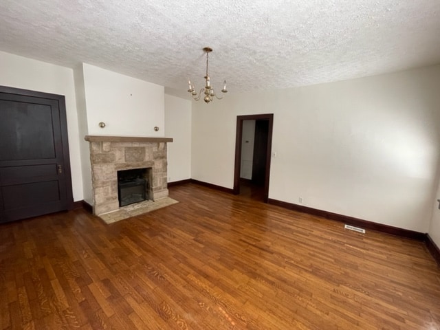 Building Photo - 1004 W 7th St