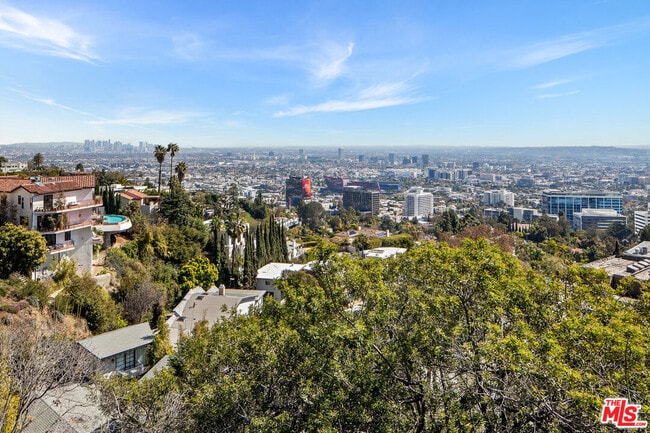 Building Photo - 9432 Sierra Mar Pl