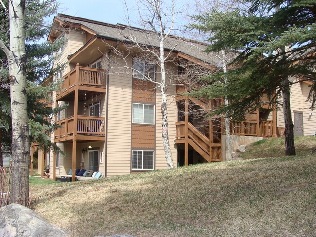 Building Photo - 1902 Crazy Horse Cir