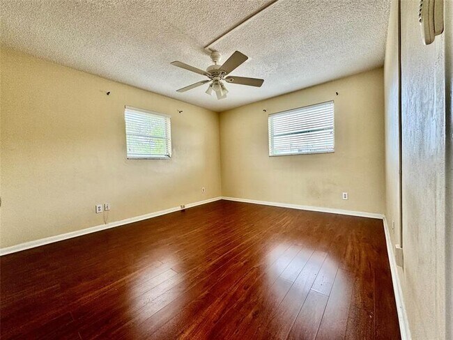 Building Photo - 2471 SW 82nd Ave