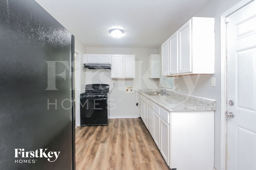 Building Photo - 4905 Barlow Dr