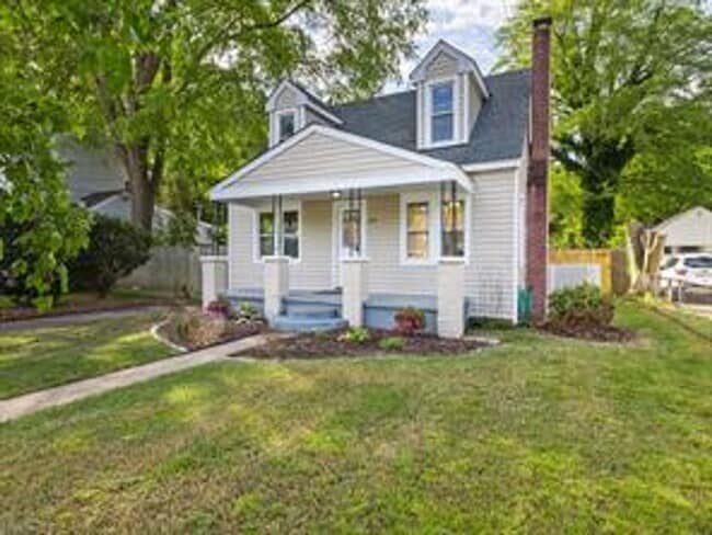 Building Photo - Check out this beautiful Cape Cod in the heart of Bayview!