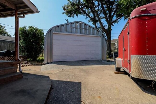 Building Photo - Charming 1920s Midtown bungalow with lots of space and character