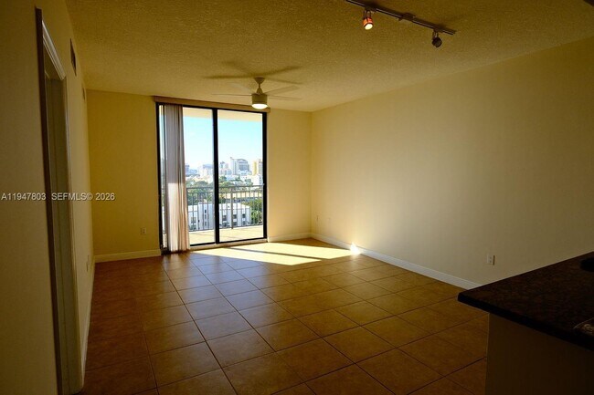 Building Photo - 888 Douglas Rd