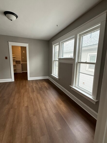 Dining room - 225 E 31st St