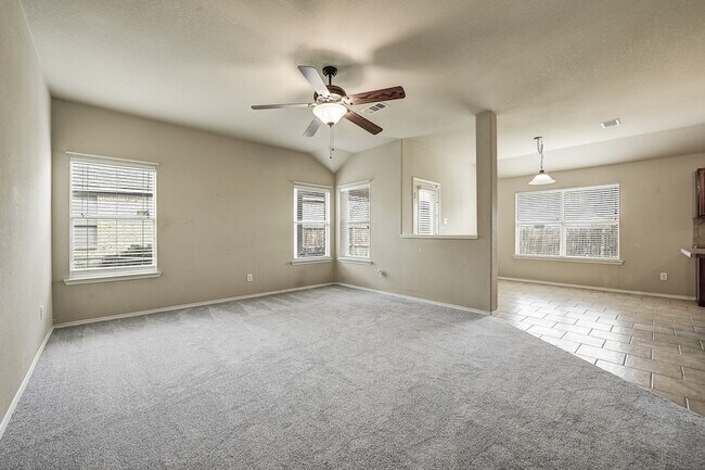 Building Photo - 2041 Meadow View Dr