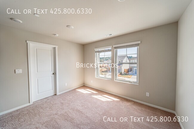 Building Photo - 4245 Pronghorn Pl