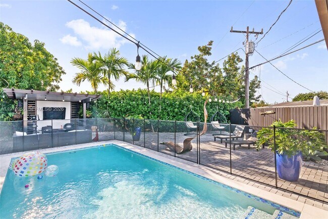 Building Photo - 830 SW 93rd Ave