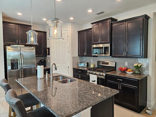Building Photo - 9985 SW Trumpet Tree Cir