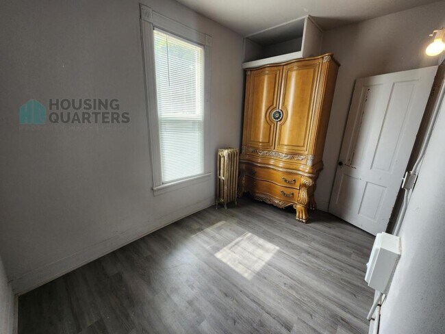 Building Photo - 519 4th St