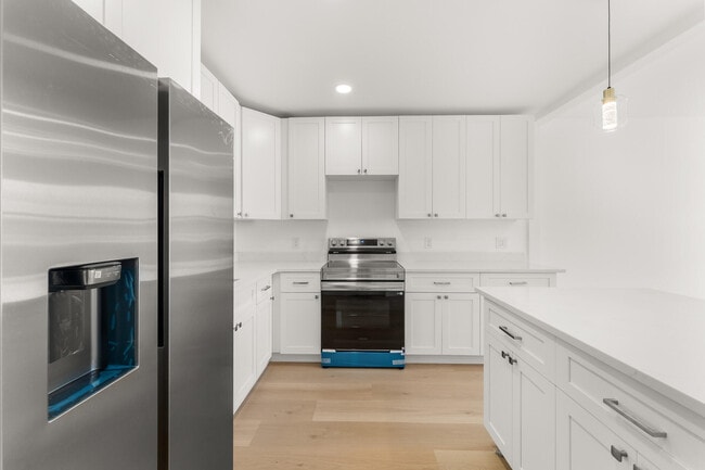 Building Photo - 111 W 35th St