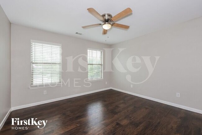 Building Photo - 10700 Lipan Trail