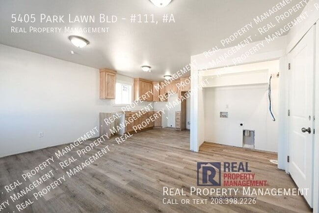 Building Photo - 5405 Park Lawn Dr