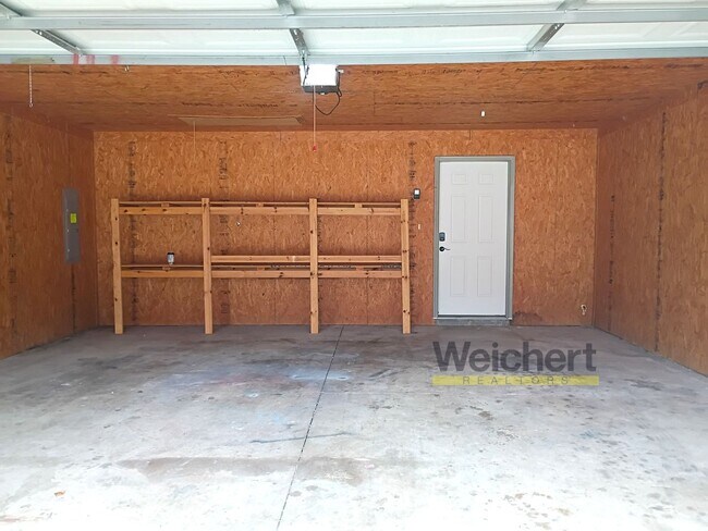 Building Photo - Comfortable 3BR/2BA with Garage & Fenced Backyard