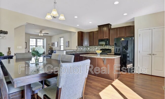 Building Photo - 923 Stonehaven Way