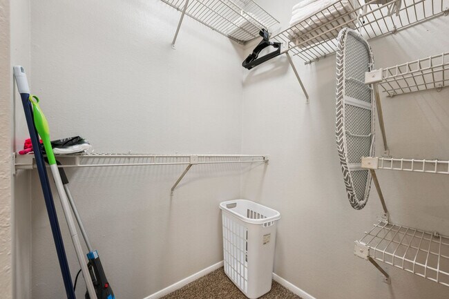 Building Photo - 3784 University Dr NW