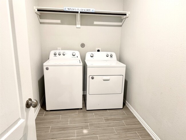 Building Photo - 8319 Divot Trce