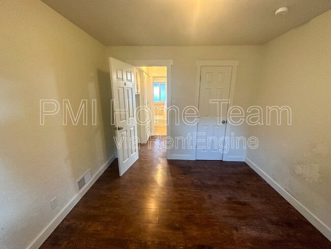 Building Photo - 889 Bel Mar Dr