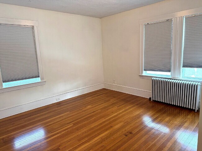 Building Photo - Charming 3-Bedroom Haven in prime Milton neighborhood!