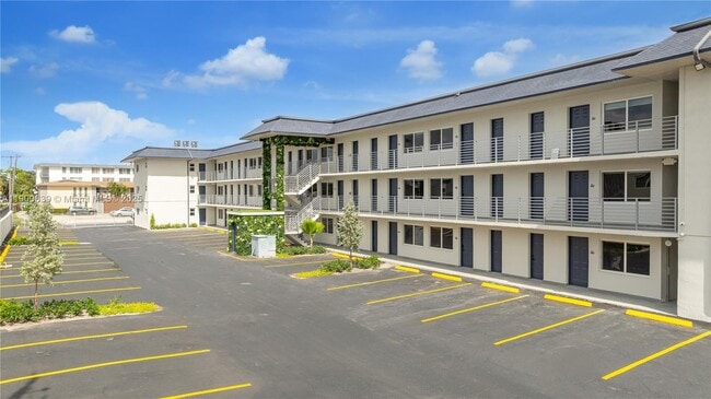 Building Photo - 13200 NE 7th Ave