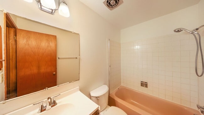 Building Photo - 3 Bed 2 Bath - One-Story - NAS Whidbey - F...