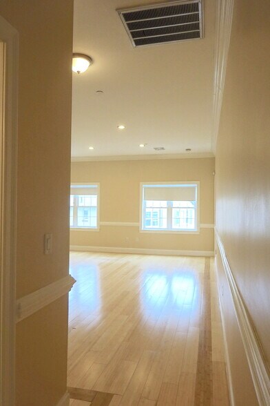 Building Photo - 473 Revere Beach Pky