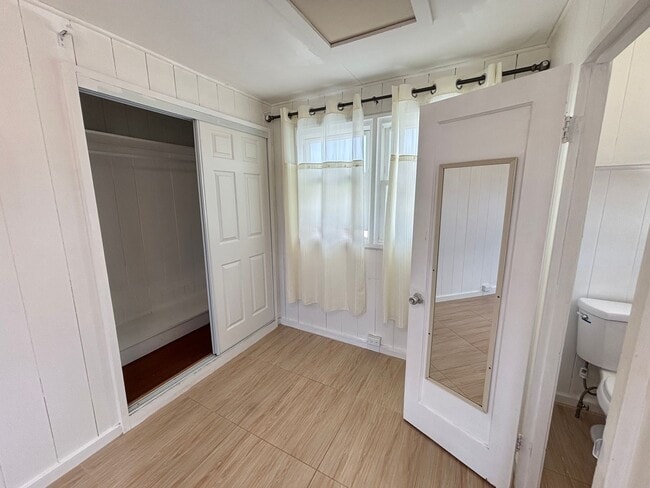 Building Photo - Spacious 1 Bedroom w/ Parking – Honolulu (...