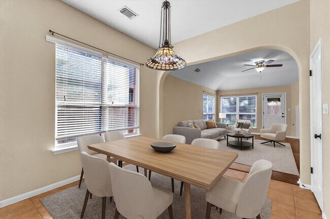 Building Photo - 5009 Hibiscus Valley Dr