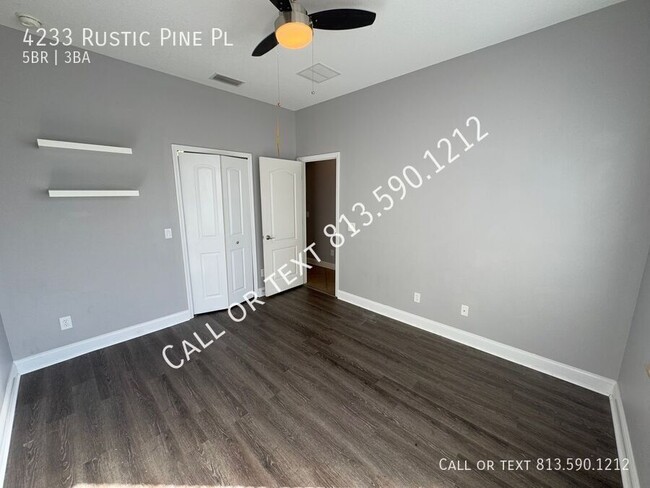 Building Photo - Spacious Wesley Chapel Home