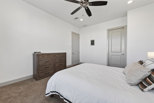 Building Photo - 1621 Rosewood St